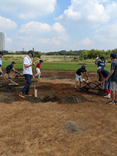 グラウンド整備作業